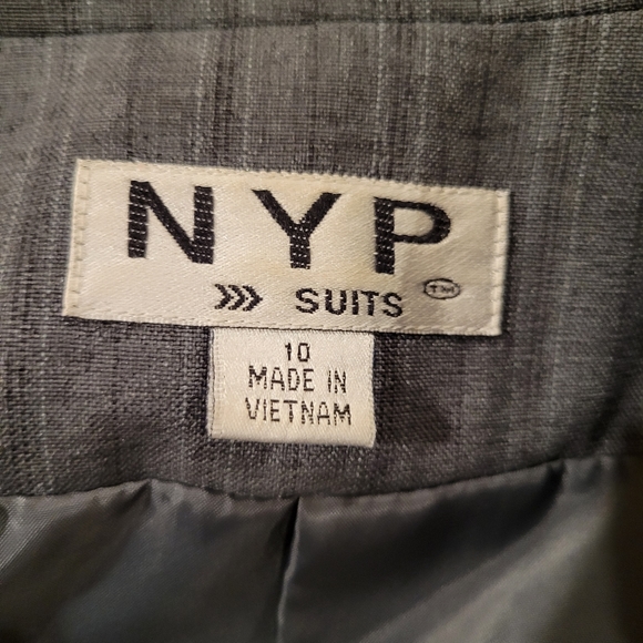 Gray stripe 3 button closure lined blazer 10 - Picture 2 of 11